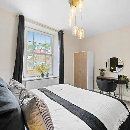 Deluxe 5 Bed In - Parking - Hot Tub * Whitby