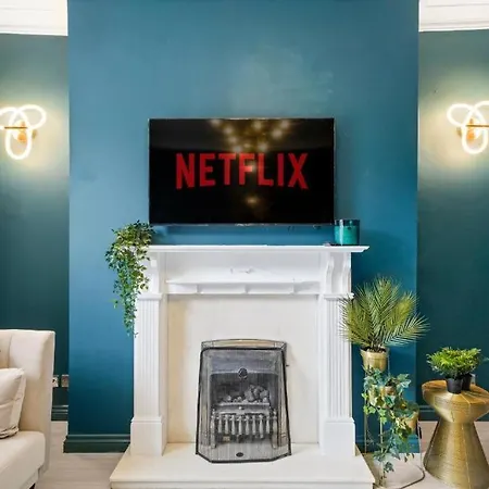 Holiday home Deluxe 5 Bed In - Parking - Hot Tub