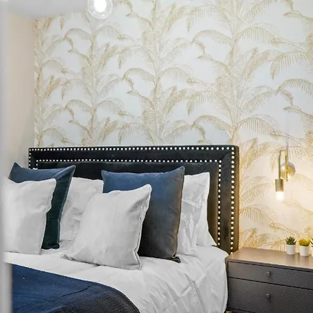 Holiday home Deluxe 5 Bed In - Parking - Hot Tub *