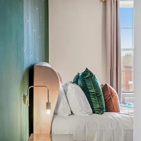 Deluxe 5 Bed In - Parking - Hot Tub Whitby