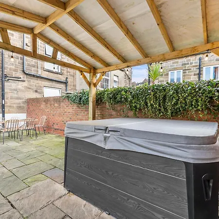 Deluxe 5 Bed In - Parking - Hot Tub Whitby