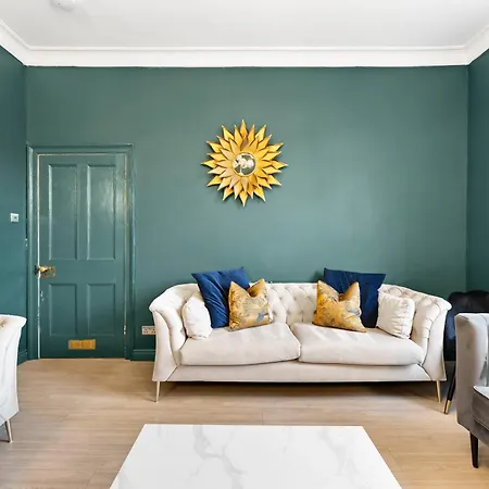 Deluxe 5 Bed In - Parking - Hot Tub Holiday home Whitby