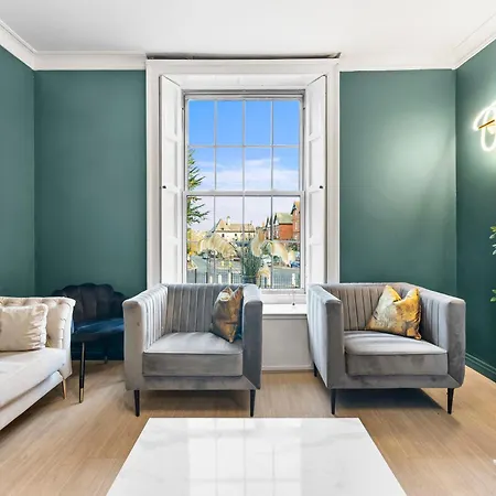 Deluxe 5 Bed In - Parking - Hot Tub Whitby