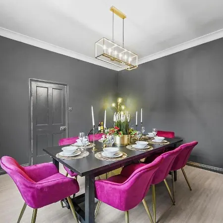 Deluxe 5 Bed In - Parking - Hot Tub * Whitby