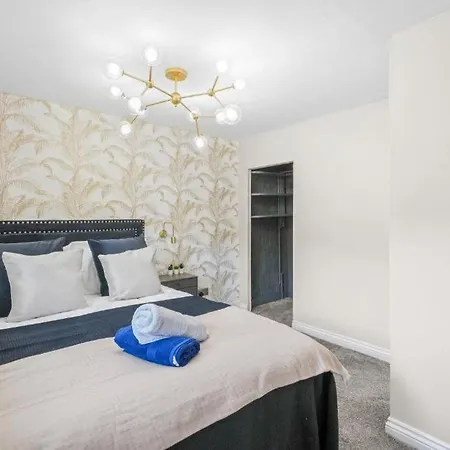 Deluxe 5 Bed In - Parking - Hot Tub Holiday home Whitby