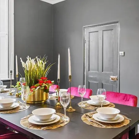 Deluxe 5 Bed In - Parking - Hot Tub * Whitby