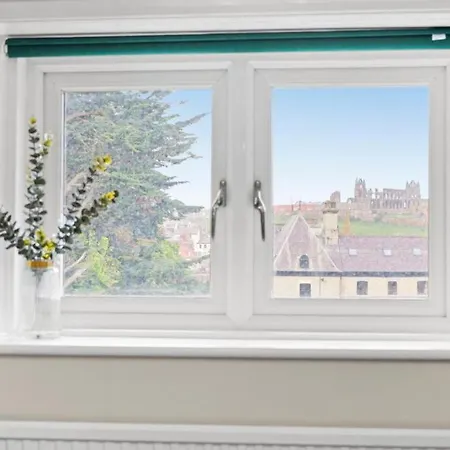 Deluxe 5 Bed In - Parking - Hot Tub Holiday home