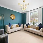 Deluxe 5 Bed In - Parking - Hot Tub بيت للعطل
