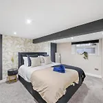 بيت للعطل Deluxe 5 Bed In - Parking - Hot Tub *