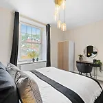 Deluxe 5 Bed In - Parking - Hot Tub * ويتبي
