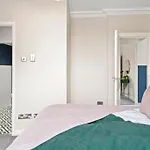 Deluxe 5 Bed In - Parking - Hot Tub بيت للعطل