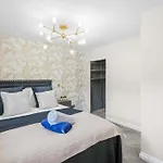 Deluxe 5 Bed In - Parking - Hot Tub بيت للعطل ويتبي