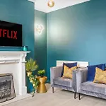 Deluxe 5 Bed In - Parking - Hot Tub بيت للعطل *