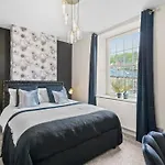 Deluxe 5 Bed In - Parking - Hot Tub ويتبي