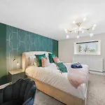 Deluxe 5 Bed In - Parking - Hot Tub * ويتبي
