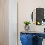 بيت للعطل Deluxe 5 Bed In - Parking - Hot Tub