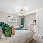 Deluxe 5 Bed In - Parking - Hot Tub * ويتبي
