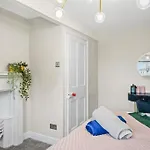 Deluxe 5 Bed In - Parking - Hot Tub بيت للعطل ويتبي