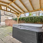 Deluxe 5 Bed In - Parking - Hot Tub ويتبي