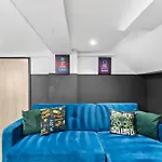 بيت للعطل Deluxe 5 Bed In - Parking - Hot Tub ويتبي