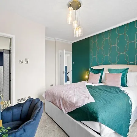 Vakantiehuis Deluxe 5 Bed In - Parking - Hot Tub *