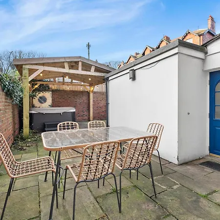 Deluxe 5 Bed In - Parking - Hot Tub Vakantiehuis Whitby