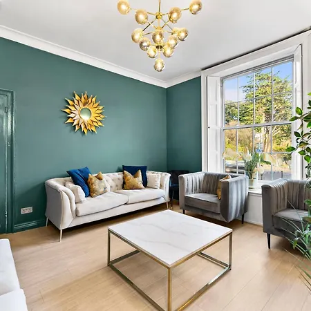 بيت للعطل Deluxe 5 Bed In - Parking - Hot Tub ويتبي