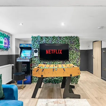 Deluxe 5 Bed In - Parking - Hot Tub بيت للعطل *